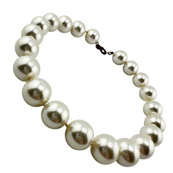 Kenneth Jay Lane Vintage Large Faux Pearl Hand Knotted Gold Tone 18" Necklace - Picture 4 of 6
